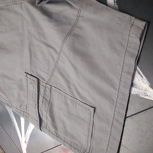 CARGO SHORTS.        "PLUGG CO." SZ 32 GREY MENS/UNISEX - Picture 5 of 11